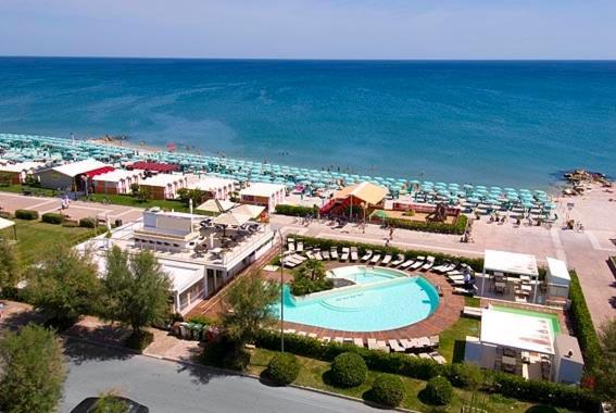 Hotel Continental Fano Esterno foto