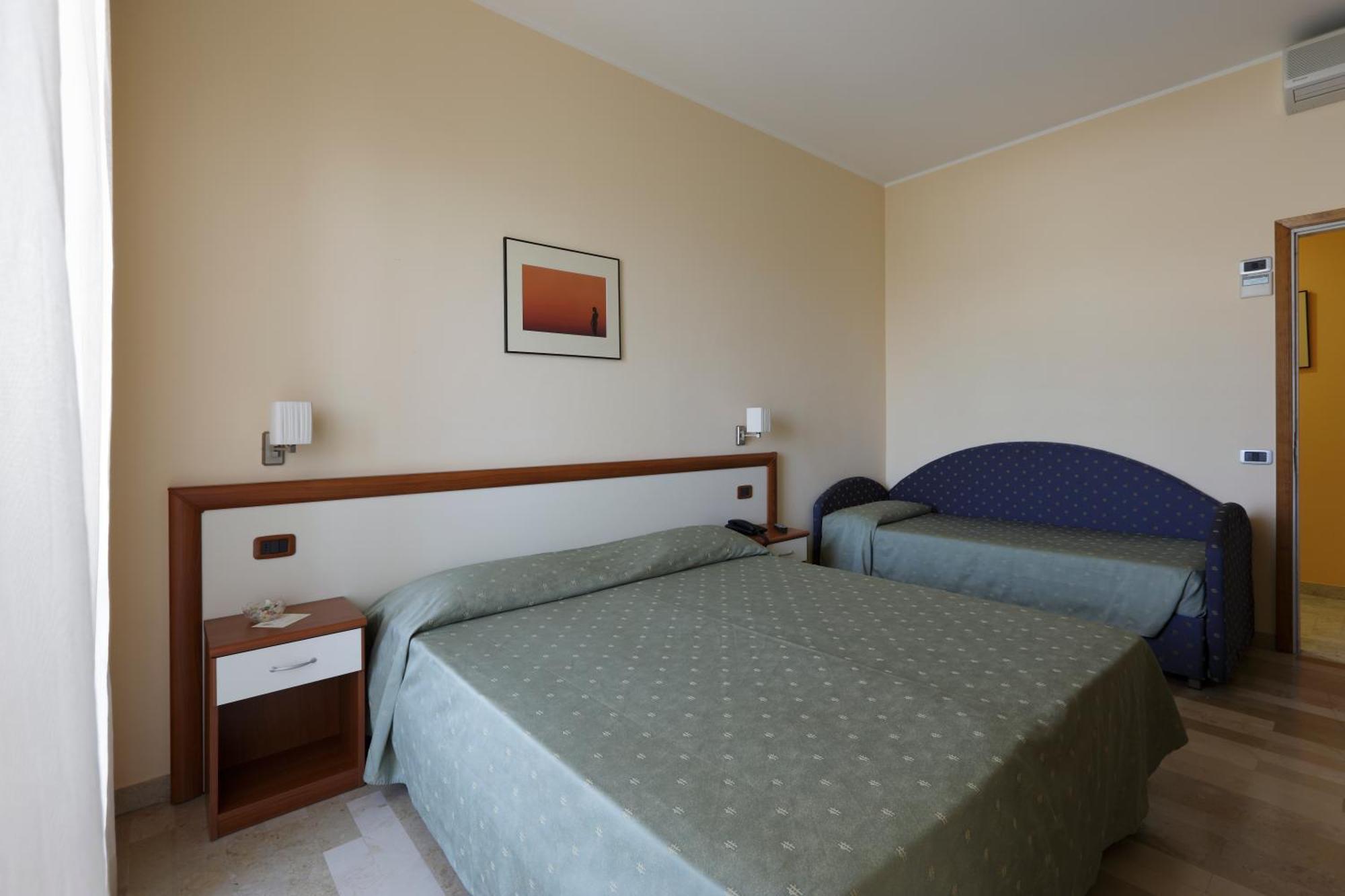 Hotel Continental Fano Camera foto