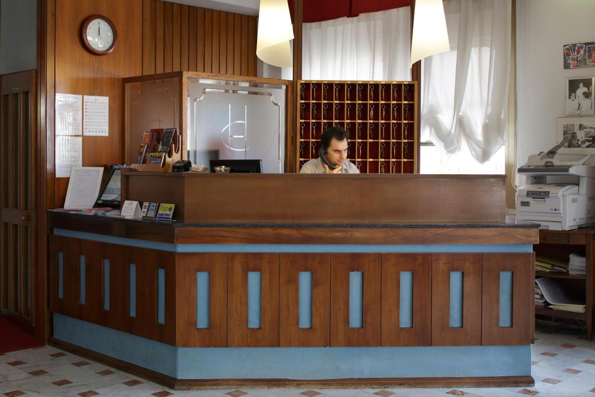 Hotel Continental Fano Esterno foto