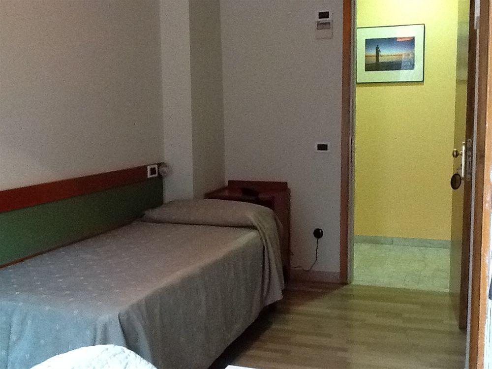 Hotel Continental Fano Esterno foto