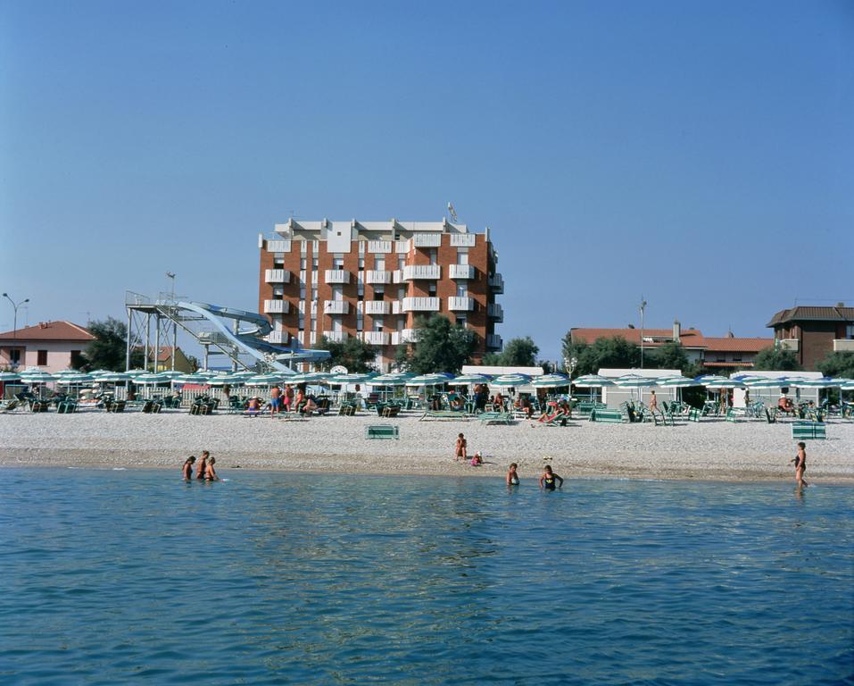 Hotel Continental Fano Esterno foto