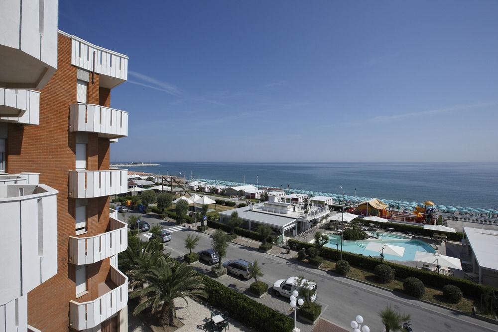 Hotel Continental Fano Esterno foto