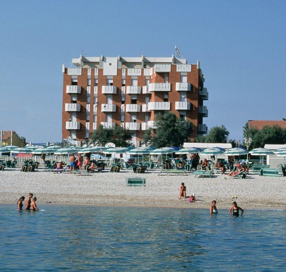 Hotel Continental Fano Esterno foto