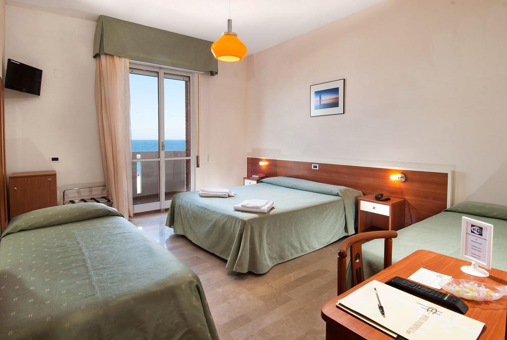 Hotel Continental Fano Camera foto