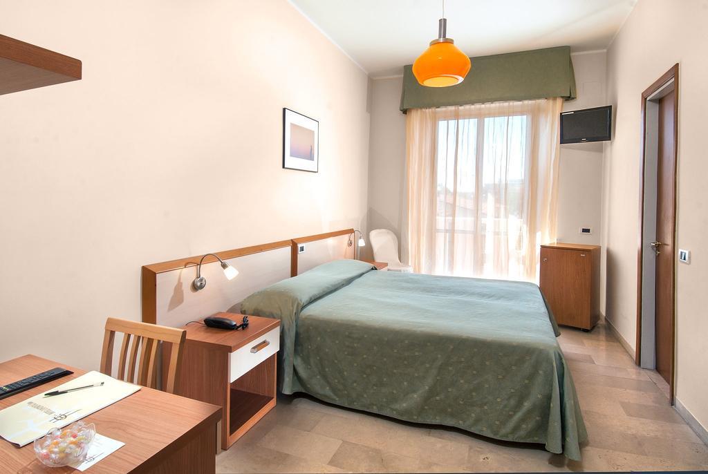 Hotel Continental Fano Esterno foto